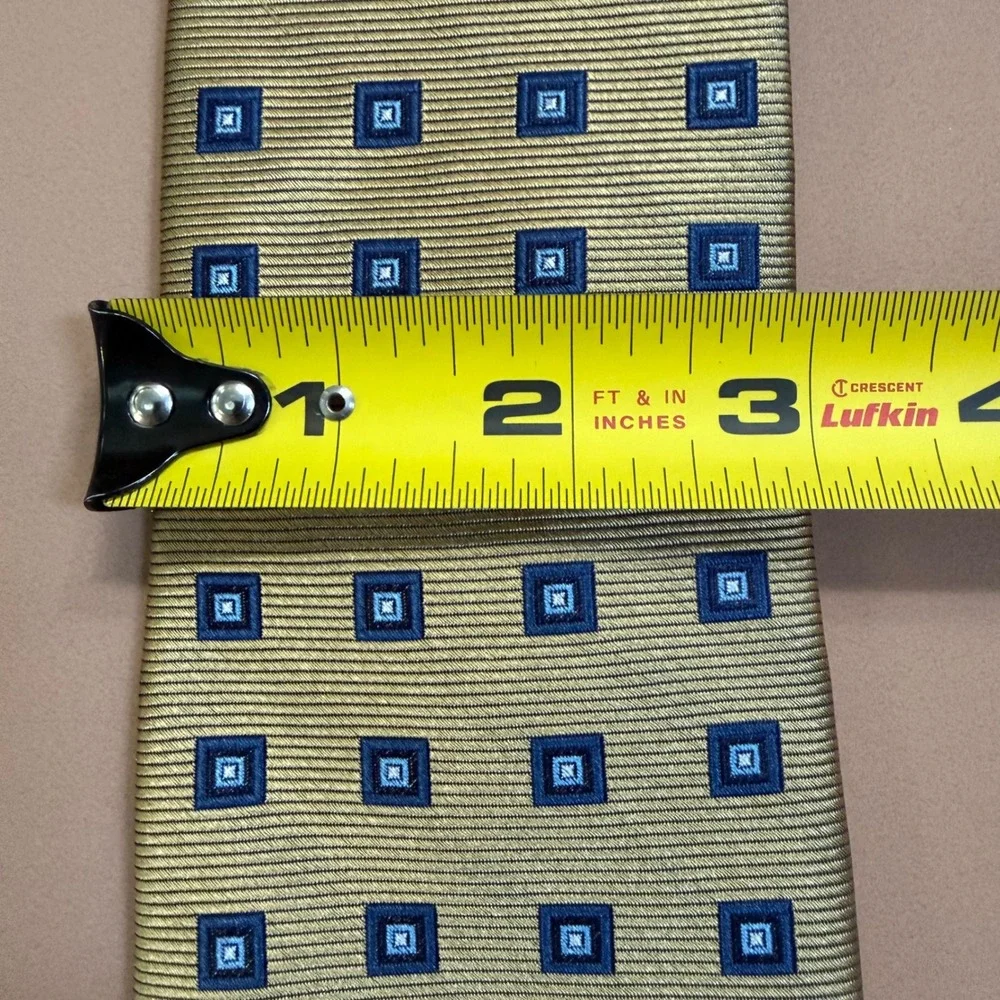 Jos A Bank Traveler Gold Blue‎ Geometric Silk Necktie Stain Resistant 3.5 Inch